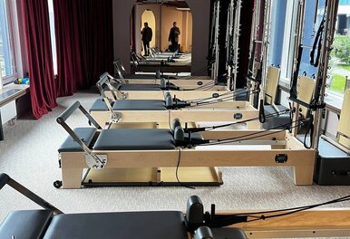 Студия пилатеса на реформерах Calm