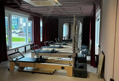 Студия пилатеса на реформерах Calm