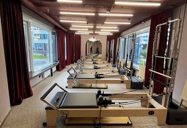 Студия пилатеса на реформерах Calm